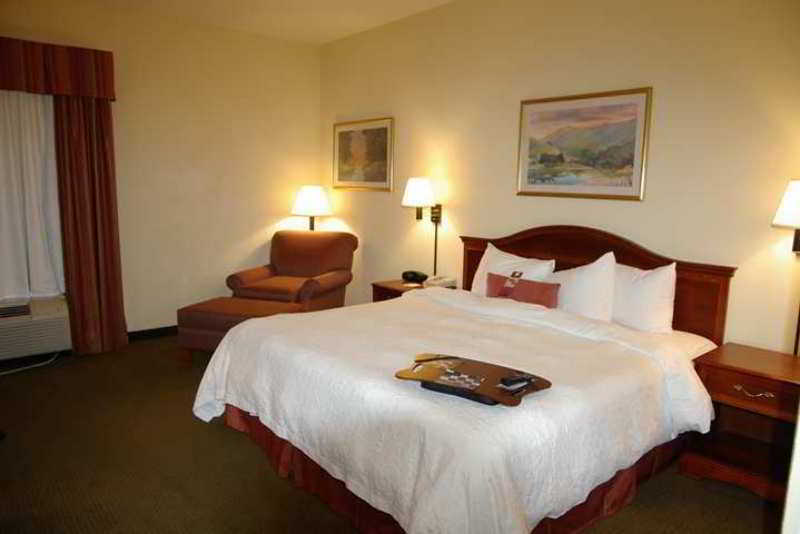 Hampton Inn Spartanburg Hotel Номер фото